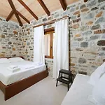 Aria Stone * Σκάλα Ποταμιάς